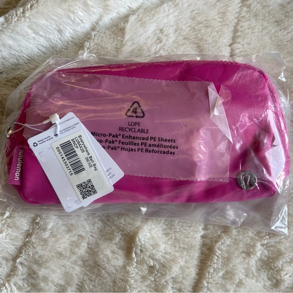 lululemon athletica Handbags - NWT Lululemon Everywhere Belt Bag Limited Release